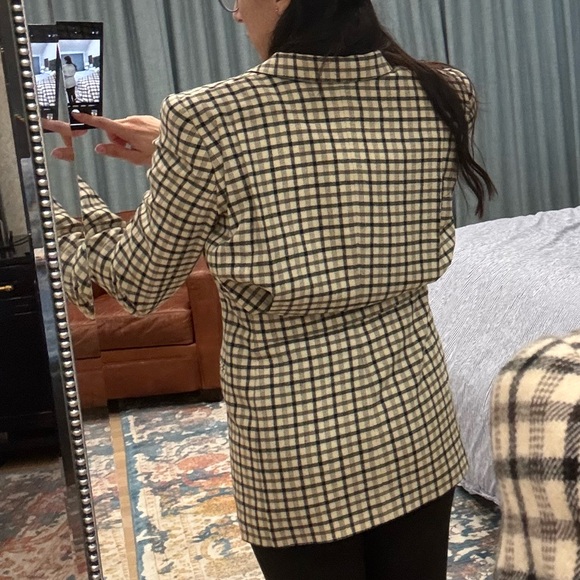VINTAGE GIANFRANCO FERRE Ivory with Black Checkered Blazer - Picture 5 of 5